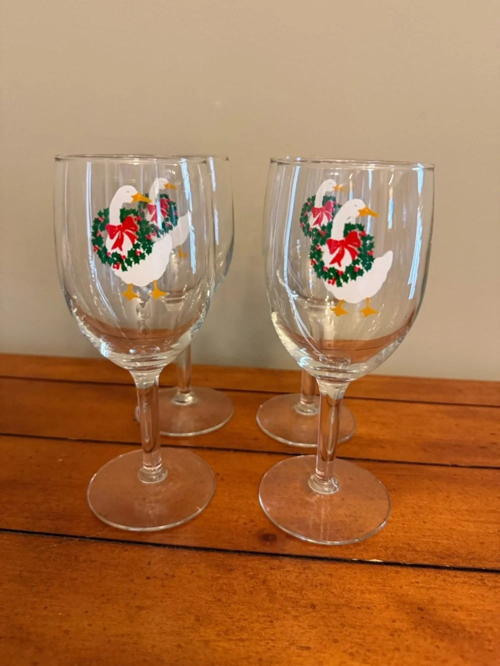 Holiday Goose Wine Glasses - Clear with Green & Red Wreath Lot of 4